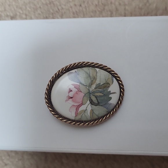 Vintage Porcelain Painted Brooch/Pendant With Pink Flower! - Picture 5 of 5